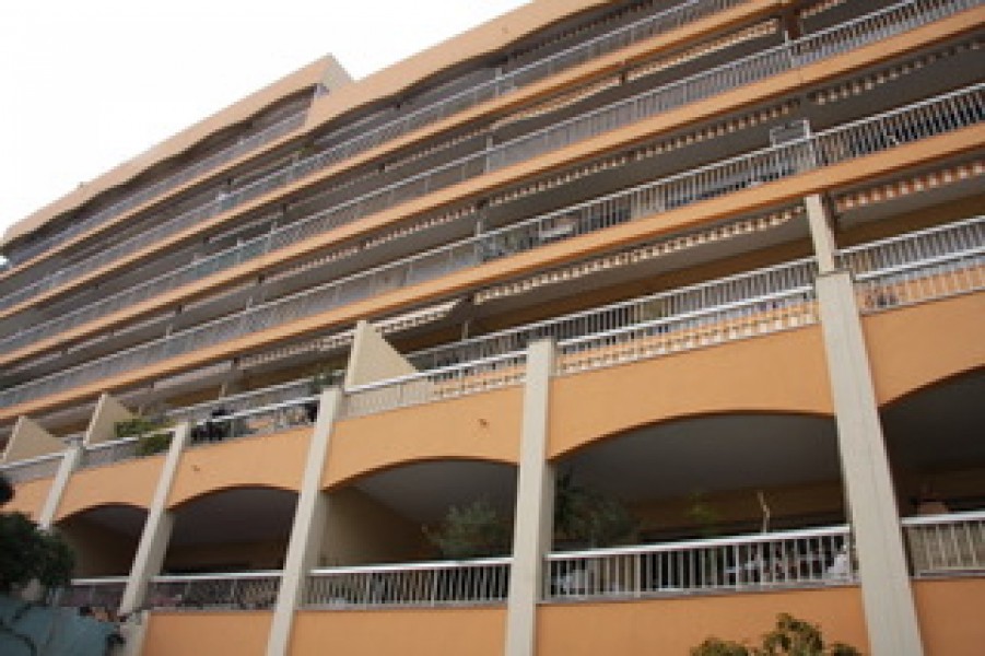Casas y pisos en alquiler en Cap d'Ail - piso 80m&#178; Vivienda en alquiler en Cap d'Ail Costa Azul Francia. Piso en alquiler en Cap d'Ail, Alquiler de pisos de particulares en la Cap d'Ail piso 80m&#178; 1 baño lavavajillas, amueblado, aparcamiento, terraza, orientado hacia el sur, vistas al mar, 842419